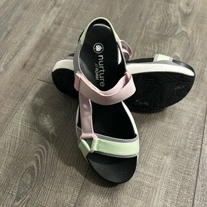 NWOT Nurture platform sandals, 8.5